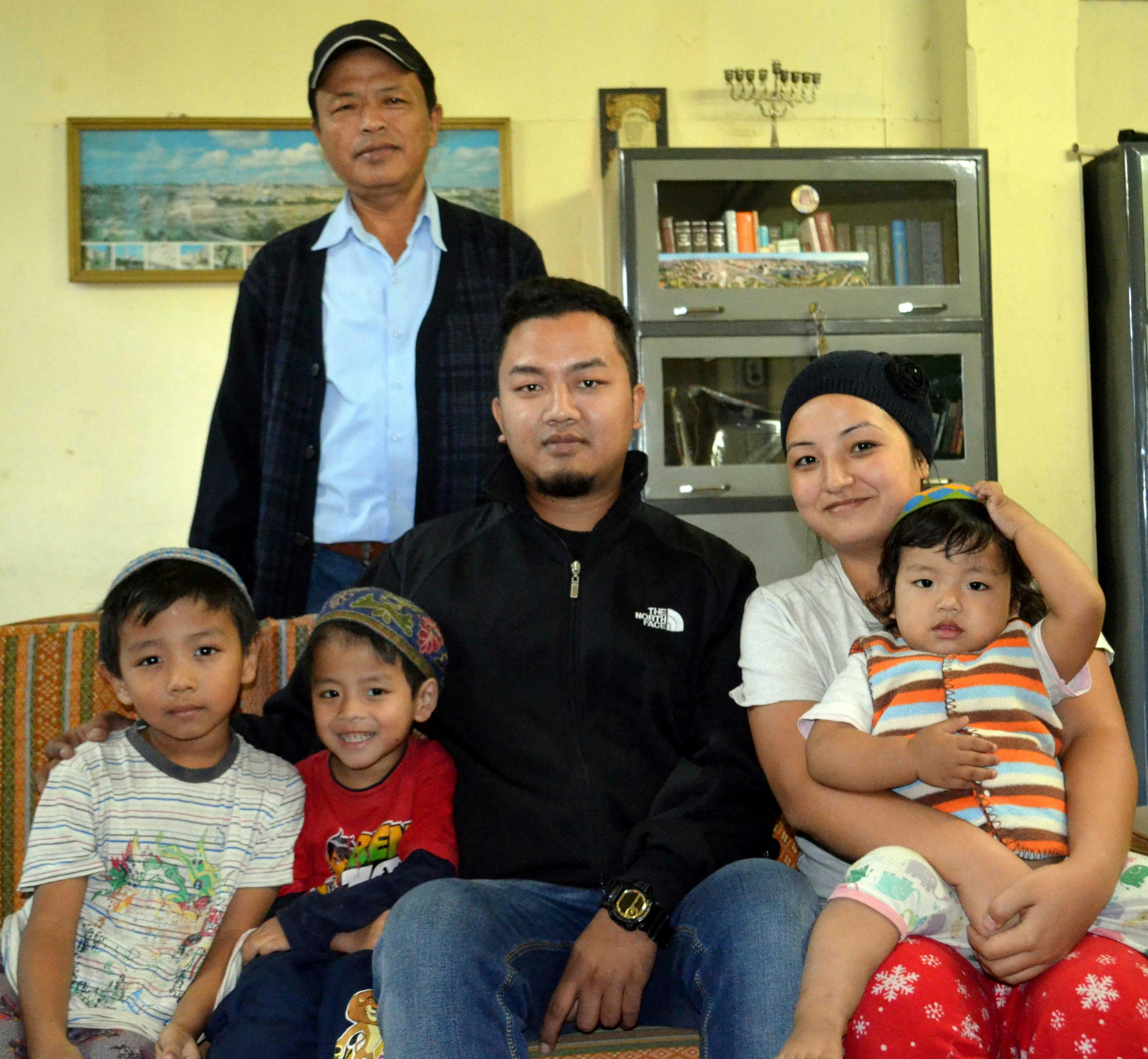 Jewish-family-at-home-in-Aizawl-Mizoram-2016